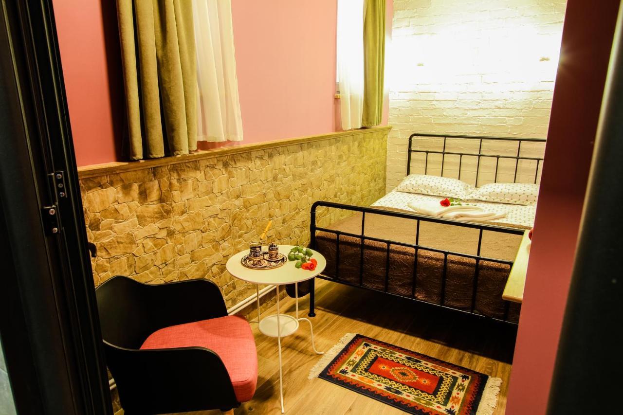 Retro Hostel & Tours Yerevan Exterior photo