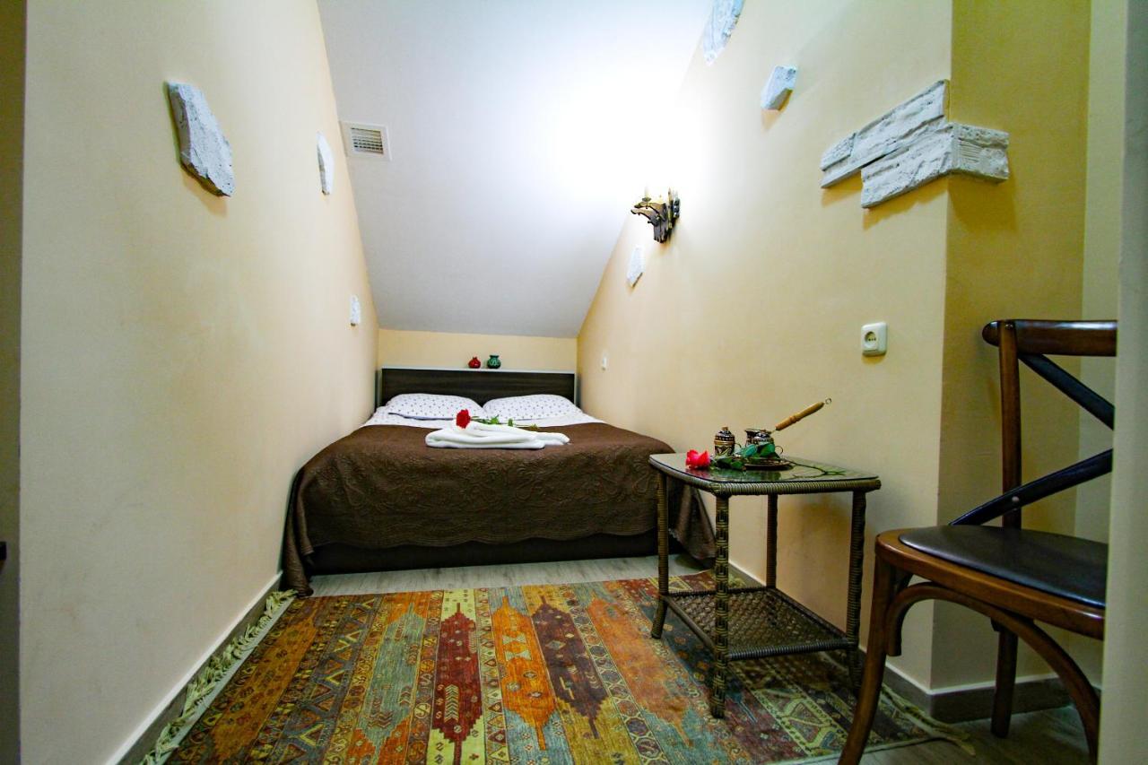 Retro Hostel & Tours Yerevan Exterior photo