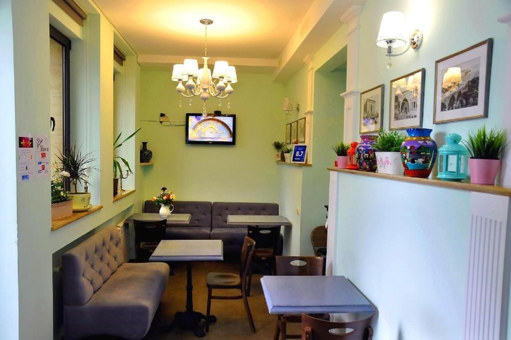 Retro Hostel & Tours Yerevan Exterior photo